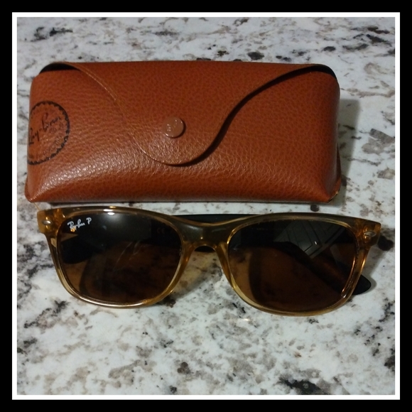 SOLD - Authentic Ray-Ban RB2132 New Wayfarer Bi-Color Sunglasses - Picture 4 of 8